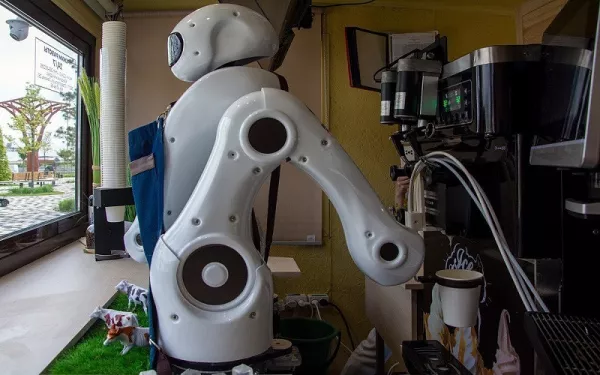 Ставропольский робот-бариста научился готовить мороженое